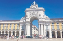 Créer des partenariats stratégiques avec les acteurs clés des secteurs aéronautique et de la plasturgie Créer des partenariats stratégiques avec les acteurs clés des secteurs aéronautique et de la plasturgie