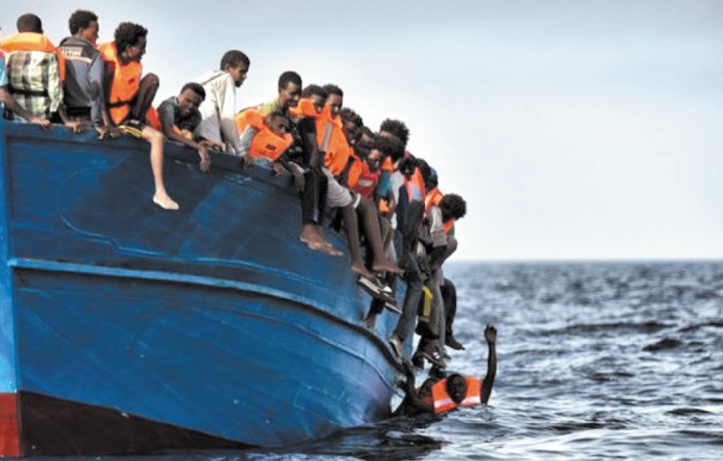 Des centaines de migrants secourus au large de la Libye Des centaines de migrants secourus au large de la Libye