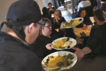 A Nantes, un restaurant où tous les serveurs sont trisomiques A Nantes, un restaurant où tous les serveurs sont trisomiques