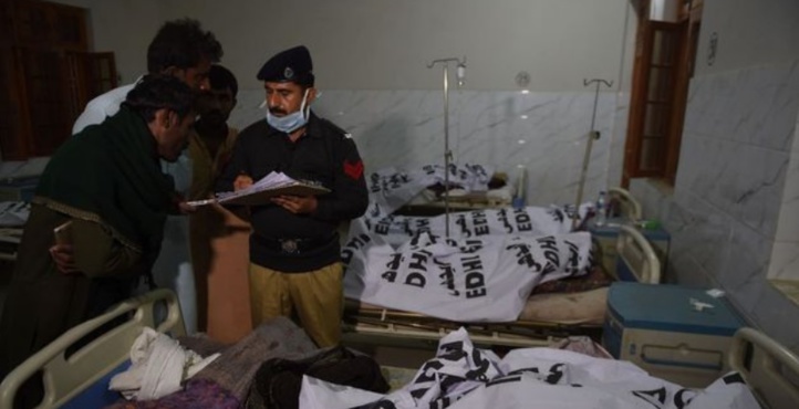 Le Pakistan panse ses plaies et durcit sa sécurité après un attentat