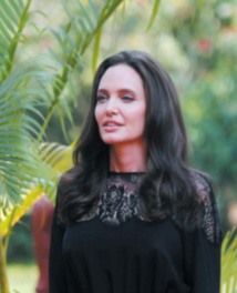 Angelina Jolie parle pour la première fois de Brad Pitt Angelina Jolie parle pour la première fois de Brad Pitt