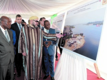 S.M le Roi Mohammed VI et le vice-Président ivoirien sur le chantier du PDA de Locodjro. Ph MAP S.M le Roi Mohammed VI et le vice-Président ivoirien sur le chantier du PDA de Locodjro. Ph MAP