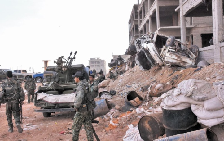 33 morts dans une attaque sur une école bombardée près de Rakka 33 morts dans une attaque sur une école bombardée près de Rakka