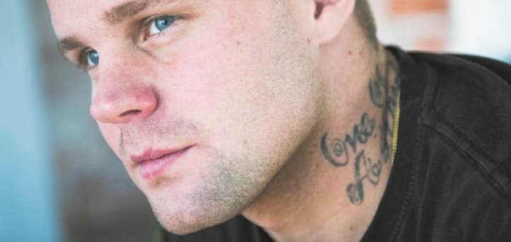 Kimmie, ex-néonazi, enseigne la tolérance aux jeunes Suédois Kimmie, ex-néonazi, enseigne la tolérance aux jeunes Suédois