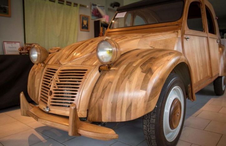 Insolite : 2CV en bois
