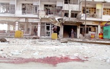 Au moins huit personnes ont été tuées et vingt-cinq blessées Au moins huit personnes ont été tuées et vingt-cinq blessées