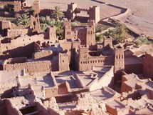 D’Aït Benhaddou à Targa en passant par un chapelet d’autres constructions en terre