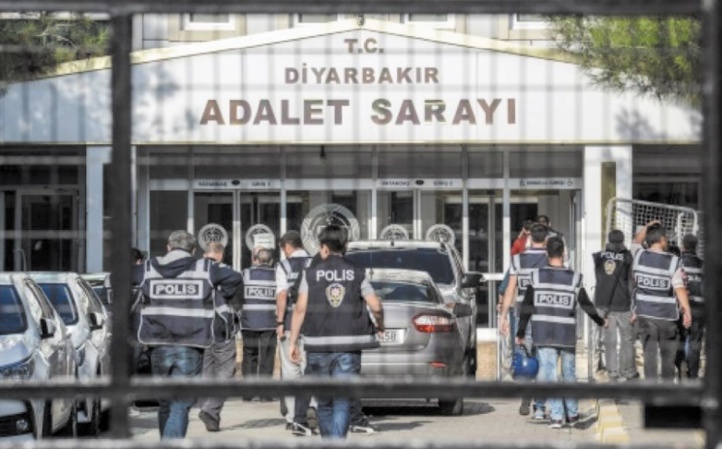 Forte explosion près d'un QG de la police à Diyarbakir en Turquie Forte explosion près d'un QG de la police à Diyarbakir en Turquie
