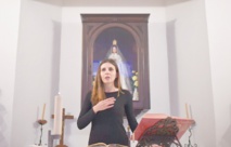 Dans les églises portugaises, les femmes aussi montent à l'autel Dans les églises portugaises, les femmes aussi montent à l'autel