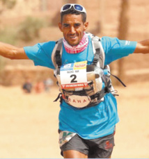 Rachid El Morabity assoit sa domination avec un 5ème titre au Marathon des sables