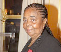 La diva aux pieds nus et à la voix d'or distinguée à Paris : Légion d'honneur pour Césaria Evora La diva aux pieds nus et à la voix d'or distinguée à Paris : Légion d'honneur pour Césaria Evora