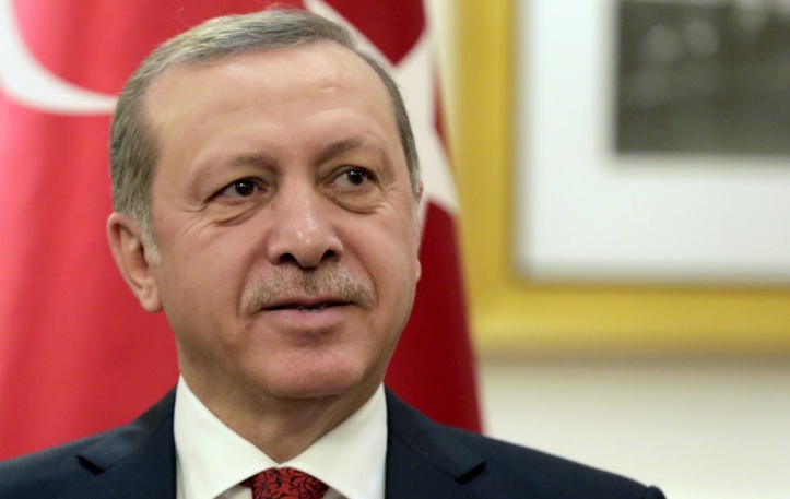 Erdogan rejette les critiques sur le référendum : Nouvelle prolongation de trois mois de l'état d'urgence en Turquie Erdogan rejette les critiques sur le référendum : Nouvelle prolongation de trois mois de l'état d'urgence en Turquie
