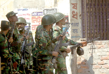 Un mort, 8 blessés et des officiers pris en otage sur une base militaire de Dacca : Mutinerie au Bangladesh