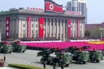 Pyongyang célèbre l’anniversaire de l’armée par un grand exercice militaire Pyongyang célèbre l’anniversaire de l’armée par un grand exercice militaire