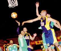 Demi-finales aller de la Coupe du Trône de basketball : A deux longueurs du sacre Demi-finales aller de la Coupe du Trône de basketball : A deux longueurs du sacre