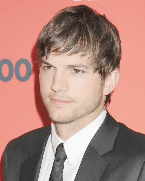 Ces célébrités qui ont fait des études étonnantes : Ashton Kutcher, diplômé en génie biochimique