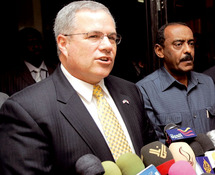 Crise de Darfour : Première visite à Khartoum du nouvel émissaire américain Crise de Darfour : Première visite à Khartoum du nouvel émissaire américain