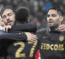 Monaco fond sur le titre Monaco fond sur le titre