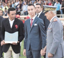 S.A.R le Prince Héritier Moulay El Hassan présidant, la remise du Grand Prix du concours de saut d’obstacles de la Garde Royale. S.A.R le Prince Héritier Moulay El Hassan présidant, la remise du Grand Prix du concours de saut d’obstacles de la Garde Royale.