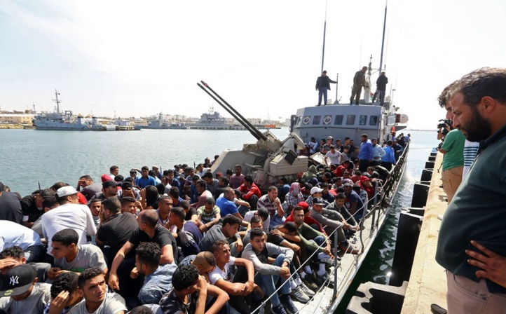 Près de 500 migrants sur une embarcation interceptée au large de la Libye Près de 500 migrants sur une embarcation interceptée au large de la Libye