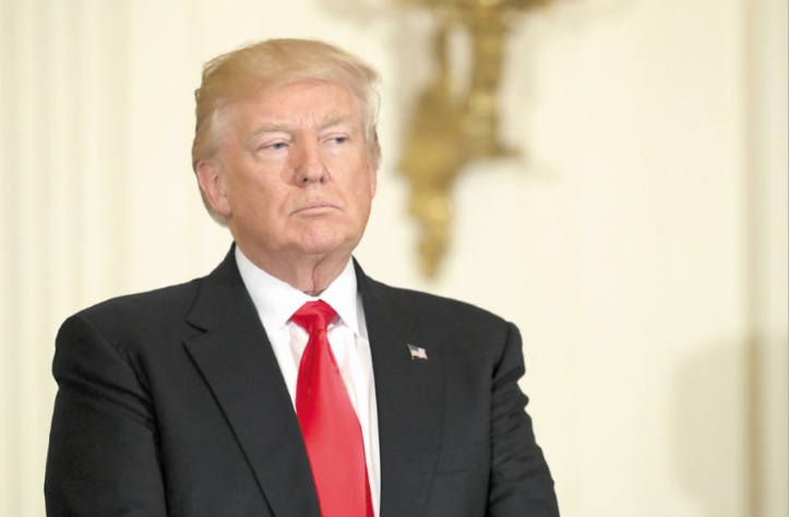 Trump accusé d'avoir demandé au patron du FBI le classement d'une enquête
