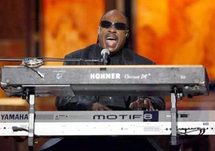 Clôture en toute beauté avec Stevie Wonder et Alicia Keys : Les belles notes du roi de la soul