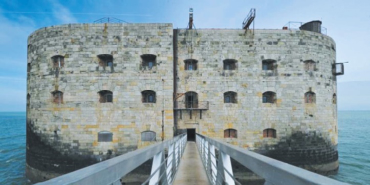 Fort Boyard, un monument historique sauvé des eaux par la télévision