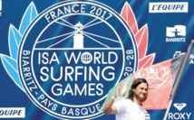 Afridun Amu, le surf pour faire oublier la guerre Afridun Amu, le surf pour faire oublier la guerre