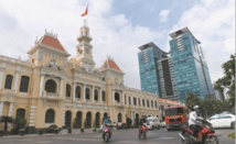 Le charme de l'ancien Saïgon menacé par les tours modernes Le charme de l'ancien Saïgon menacé par les tours modernes