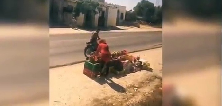 Insolite : Un conducteur arrête son train pour acheter des pêches Insolite : Un conducteur arrête son train pour acheter des pêches