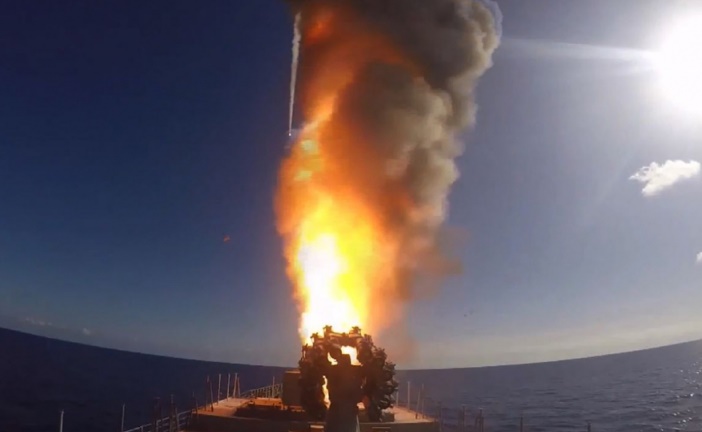 Tirs de missiles russes depuis la Méditerranée sur l'EI en Syrie Tirs de missiles russes depuis la Méditerranée sur l'EI en Syrie