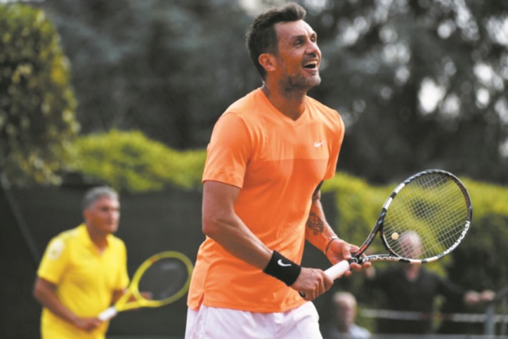 Maldini, immense champion au foot, un peu juste au tennis Maldini, immense champion au foot, un peu juste au tennis