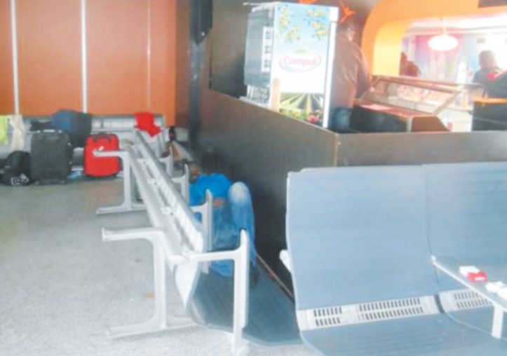 Black-out sur zone d’attente : Rien ne filtre sur la situation de passagers retenus à l’aéroport Mohammed V Black-out sur zone d’attente : Rien ne filtre sur la situation de passagers retenus à l’aéroport Mohammed V