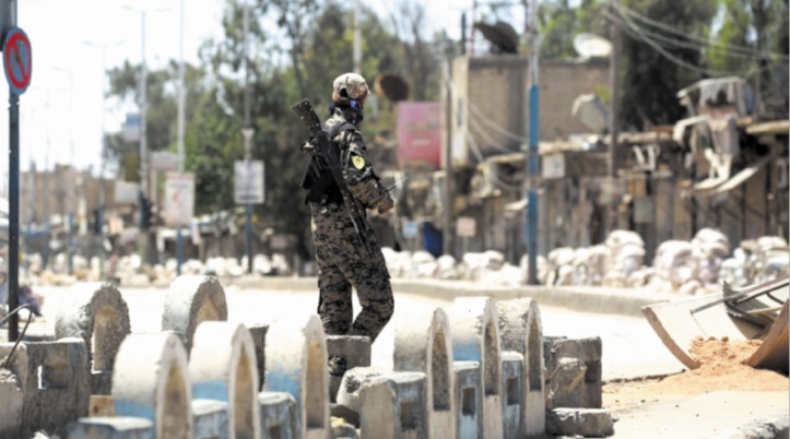 Les jihadistes en mauvaise posture dans leurs fiefs de Raqa et Mossoul Les jihadistes en mauvaise posture dans leurs fiefs de Raqa et Mossoul