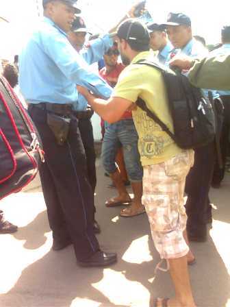 Sous surveillance policière, les billets du stade mis en vente à Casa-Port : Les supporters de l’ASFAR cueillis à la gare Sous surveillance policière, les billets du stade mis en vente à Casa-Port : Les supporters de l’ASFAR cueillis à la gare