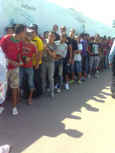 Sous surveillance policière, les billets du stade mis en vente à Casa-Port : Les supporters de l’ASFAR cueillis à la gare Sous surveillance policière, les billets du stade mis en vente à Casa-Port : Les supporters de l’ASFAR cueillis à la gare