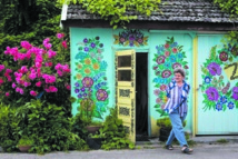 Au village de Zalipie, les murs  fleurissent hiver comme été Au village de Zalipie, les murs  fleurissent hiver comme été