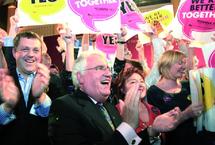 La majorité a opté pour l'Europe : Les Irlandais ont dit «oui» au Traité de Lisbonne La majorité a opté pour l'Europe : Les Irlandais ont dit «oui» au Traité de Lisbonne