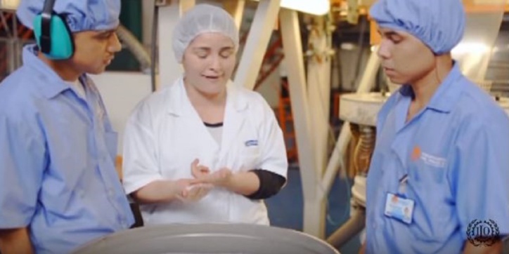 Le plafond de verre : L’OIT évalue les facteurs qui empêchent l’égalité hommes-femmes dans le monde du travail Le plafond de verre : L’OIT évalue les facteurs qui empêchent l’égalité hommes-femmes dans le monde du travail