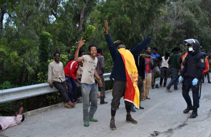 187 migrants subsahariens forcent le passage vers Sebta