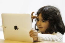 Les jeunes collés à leurs écrans pourraient sauver le Royaume-Uni Les jeunes collés à leurs écrans pourraient sauver le Royaume-Uni