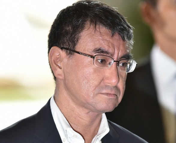 Insolite : Un ministre critiqué par son père