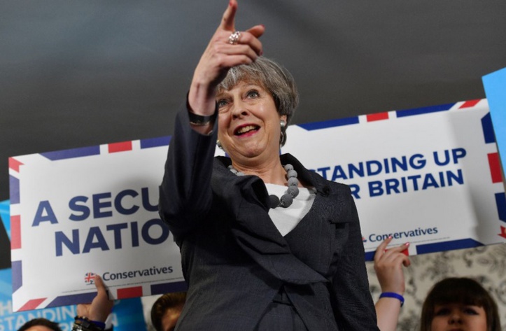 Partisans et adversaires du Brexit pour le départ de May Partisans et adversaires du Brexit pour le départ de May