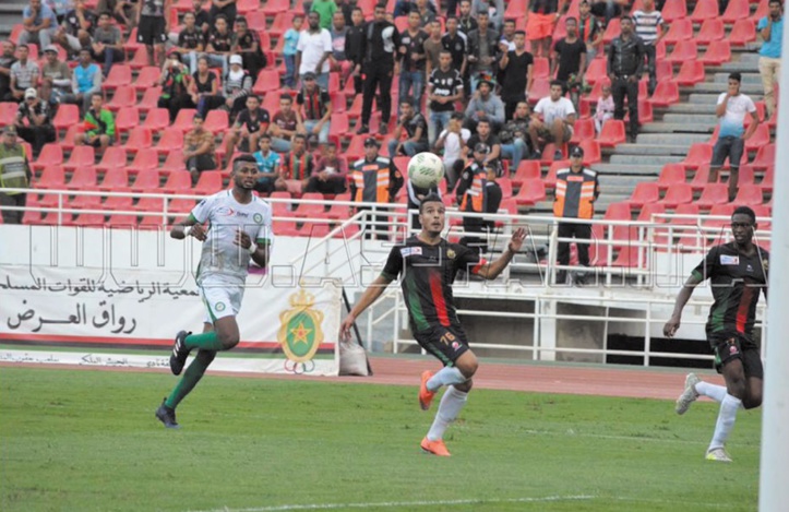 Ijrouten, un véritable poison pour la défense khouribguie.    					      Ph. as-far.ma