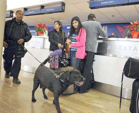 Attentat manqué sur le vol Amsterdam-Detroit : L'enquête se poursuit sur fond de renforcement des mesures de sécurité Attentat manqué sur le vol Amsterdam-Detroit : L'enquête se poursuit sur fond de renforcement des mesures de sécurité