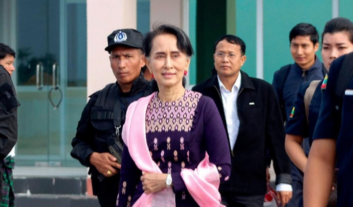 Aung San Suu Kyi se rend dans l'Etat des Rohingyas Aung San Suu Kyi se rend dans l'Etat des Rohingyas