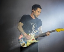 Dans une époque difficile, Maroon 5 évite la chanson militante