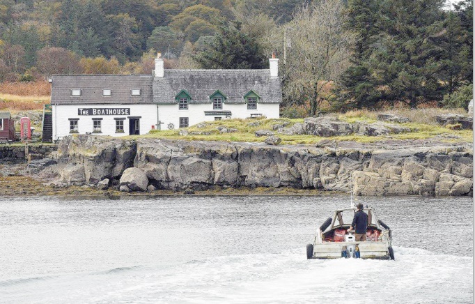 Cinq habitants tentent d'acheter leur île en Ecosse Cinq habitants tentent d'acheter leur île en Ecosse