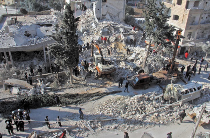 Plus de 60 morts dans des raids aériens sur un marché en Syrie Plus de 60 morts dans des raids aériens sur un marché en Syrie