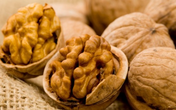 Consommer régulièrement des fruits à coque réduirait le risque cardiovasculaire